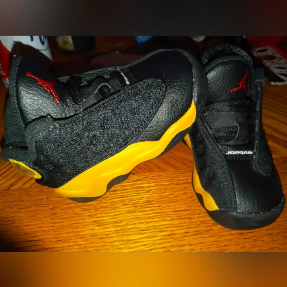 Jordan 13 retro class of 2002 shoes Size: 5C - Picture 1 of 2